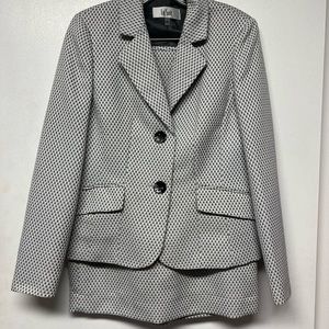 Le Suit Skirt Suit Set - Size 4 - Worn Once